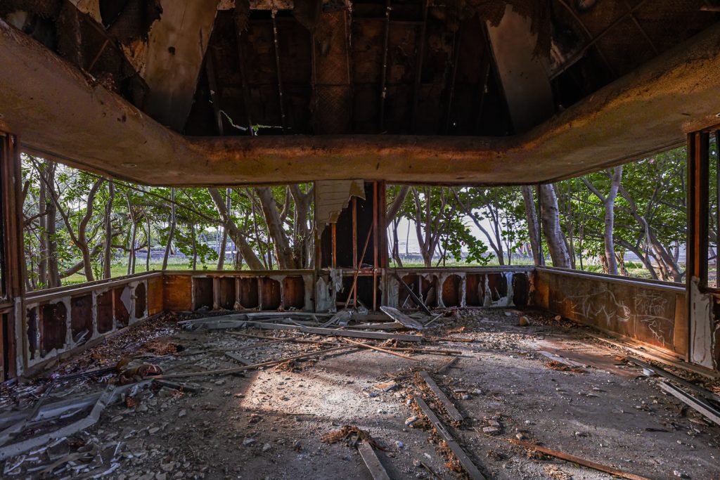 abandoned punaluu beach resort restaurant hotel ruins - hawaii
